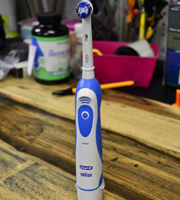 Review of Oral-B Advanced Battery Powered Toothbrush