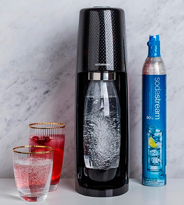 Review of SodaStream Fizzi Water Maker