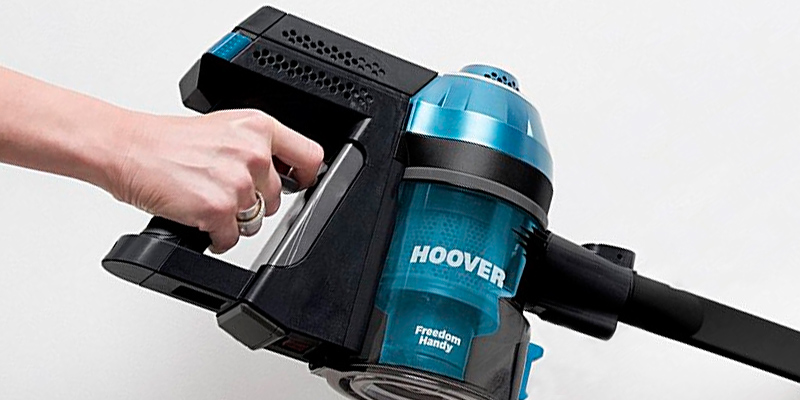 Hoover FD22BCPET 2 in 1 Cordless Stick Vacuum Cleaner in the use