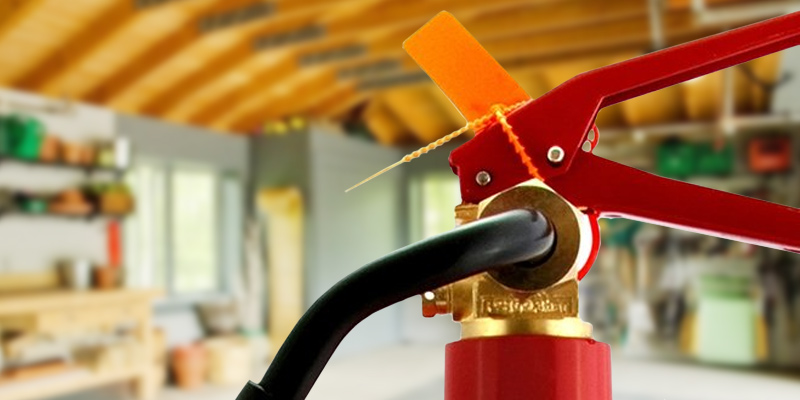 A2Z Fire FXC2 CO2 Fire Extinguisher in the use - Bestadvisor