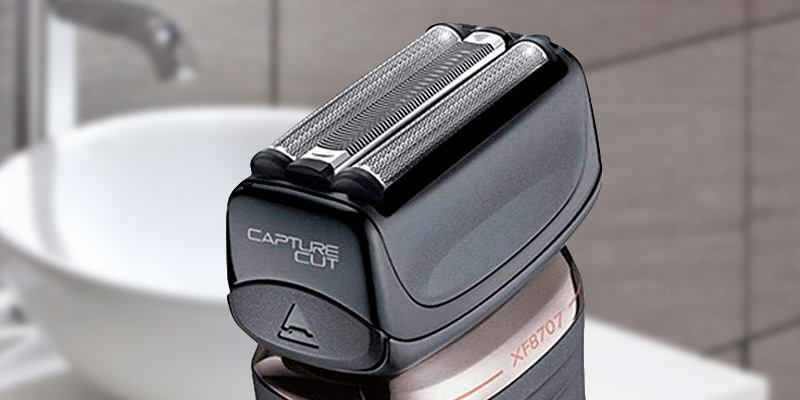 Remington XF8707 Capture Cut Ultra Electric Shaver in the use