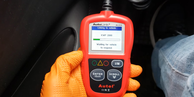 Autel AutoLink (AL319) OBD2 Reader Car Diagnostic Scanner in the use