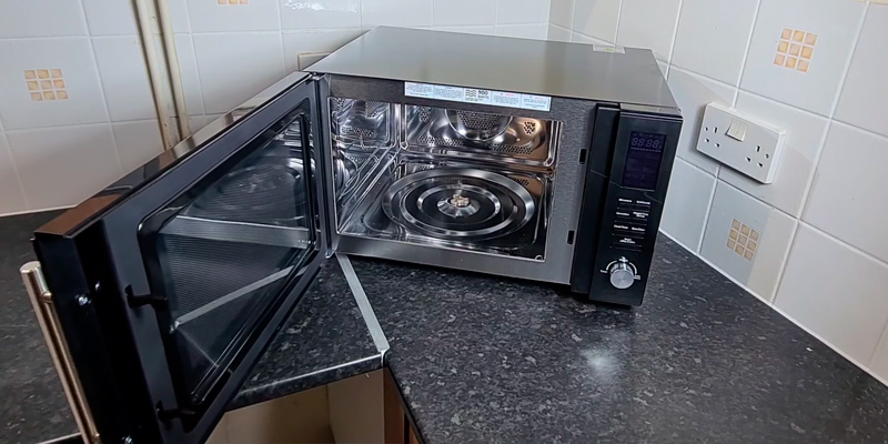 Russell Hobbs RHM3003B Digital Combination Microwave in the use