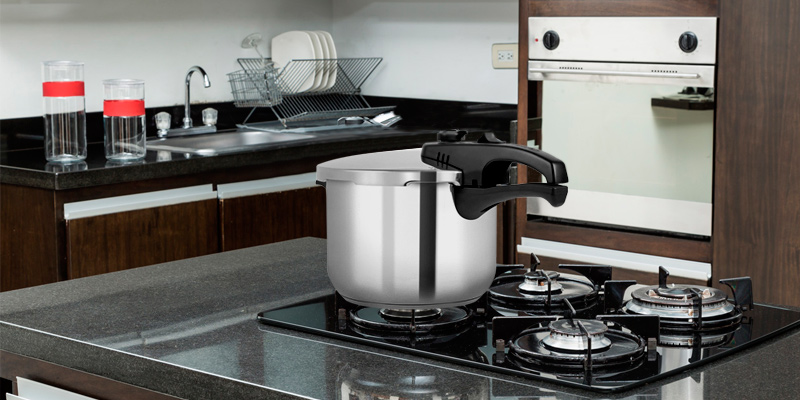 Tower T80244 Pressure Cooker with Steamer Basket in the use