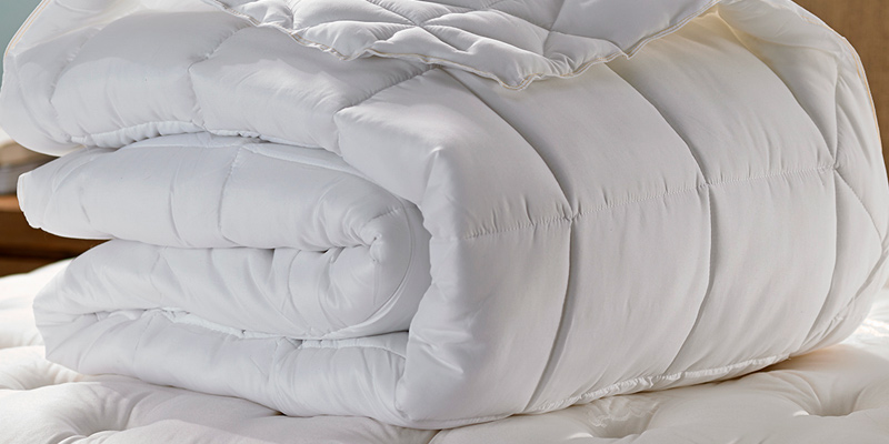 Review of Homescapes Super King Size 13.5 Tog Luxury White Goose Feather & Down Duvet
