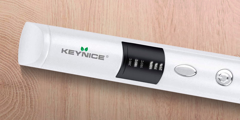 Keynice KN-2606 Cordless Straightener in the use
