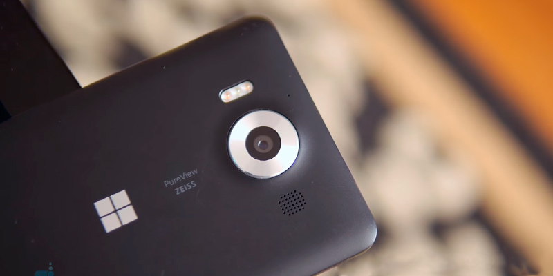 Microsoft Lumia 950 SIM-Free Smartphone in the use